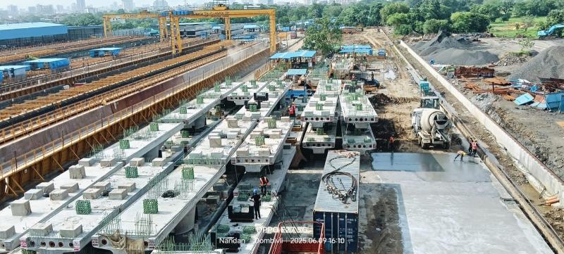 माणगाव कास्टिंग यार्ड येथे पियर कॅप कास्टिंगचे काम